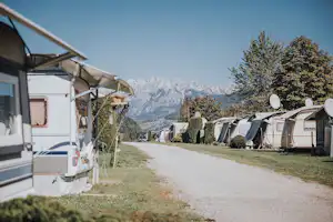 Camping Wieshof - Wohnmobil- und Wohnwagenstellplätze mit Blick auf die Berge
