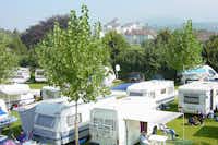 Camping Wiggerspitz  -  Wohnwagenstellplatz und Wohnmobilstellplatz vom Campingplatz mit blick auf die Stadt Aarburg
