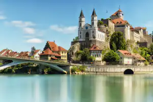 Camping Wiggerspitz - Blick auf Aarburg und den Fluss vom Campingplatz