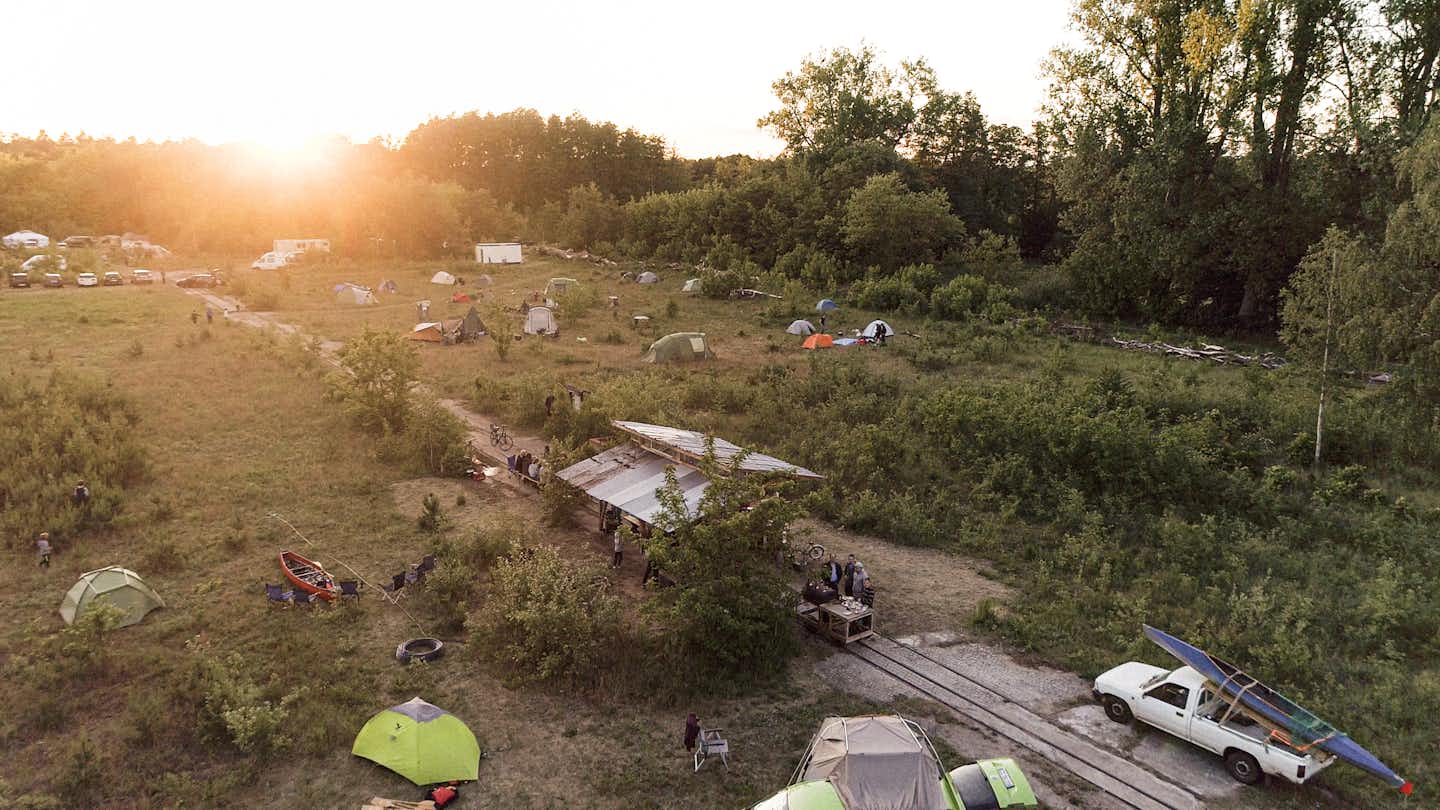 Camping Wilde Heimat - Übersicht auf das gesamte Campingplatz Gelände 