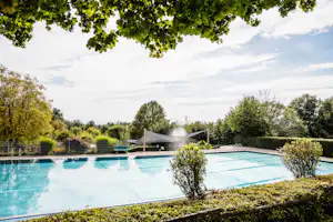 Camping Wirthshof - Campingplatz pool im Gruenen