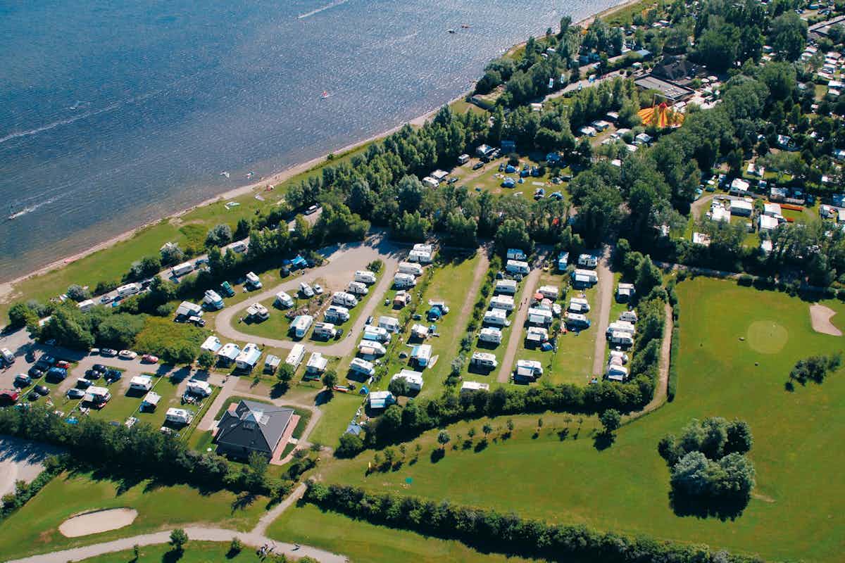 Camping Wulfener Hals  -  Campingplatz auf Fehmarn an der Ostsee aus der Vogelperspektive