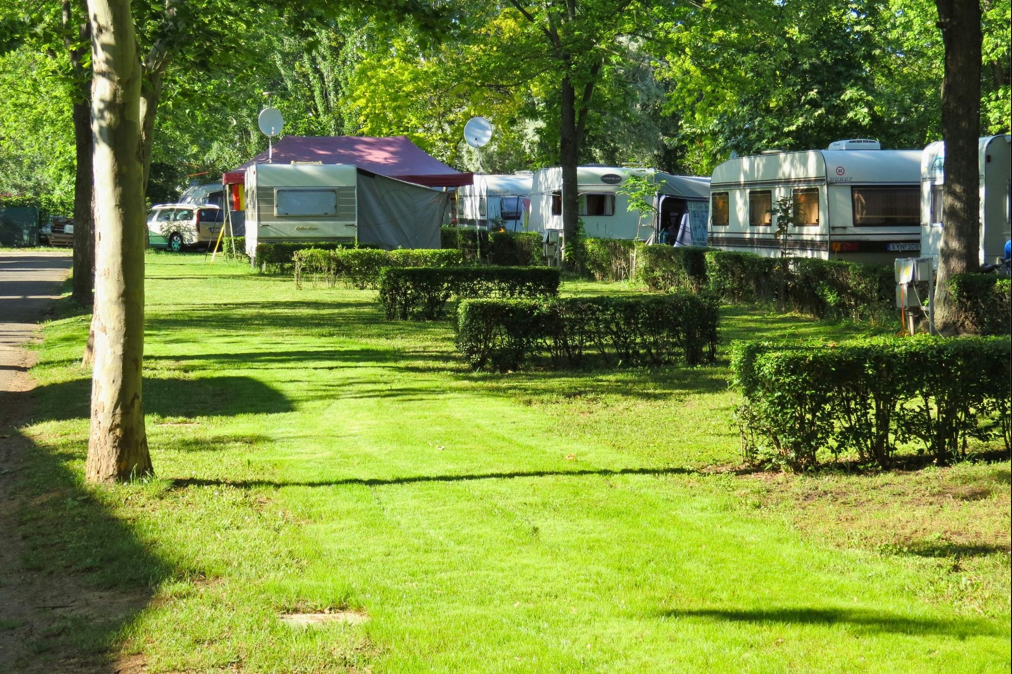 Camping Yacht - Standplätze auf der Wiese auf dem Campingplatz
