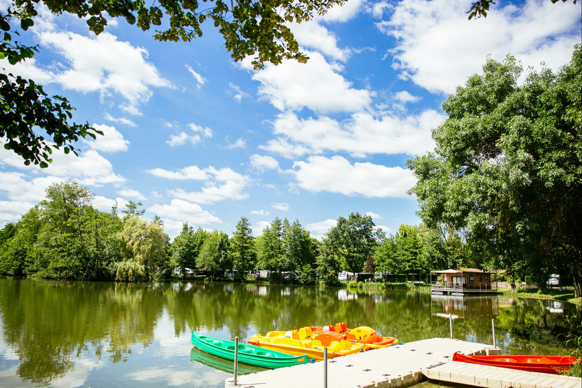 Yelloh! Village Saint Emilion - Blick auf den See vom Campingplatz aus