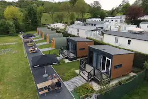 Camping Ypra - Mobilheime mit Veranda auf dem Campingplatz