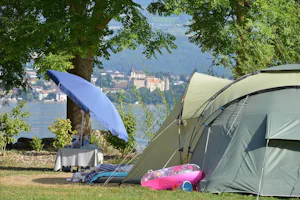 Camping Yverdon Plage - Zelt auf dem Campingplatz mit Seeblick