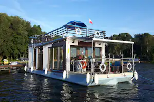 Camping Zakatek Izabela - Hausboot auf dem Campingplatz