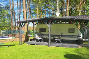 Camping Zakatek Izabela - Wohnmobil- und Wohnwagenstandplätze auf der Wiese