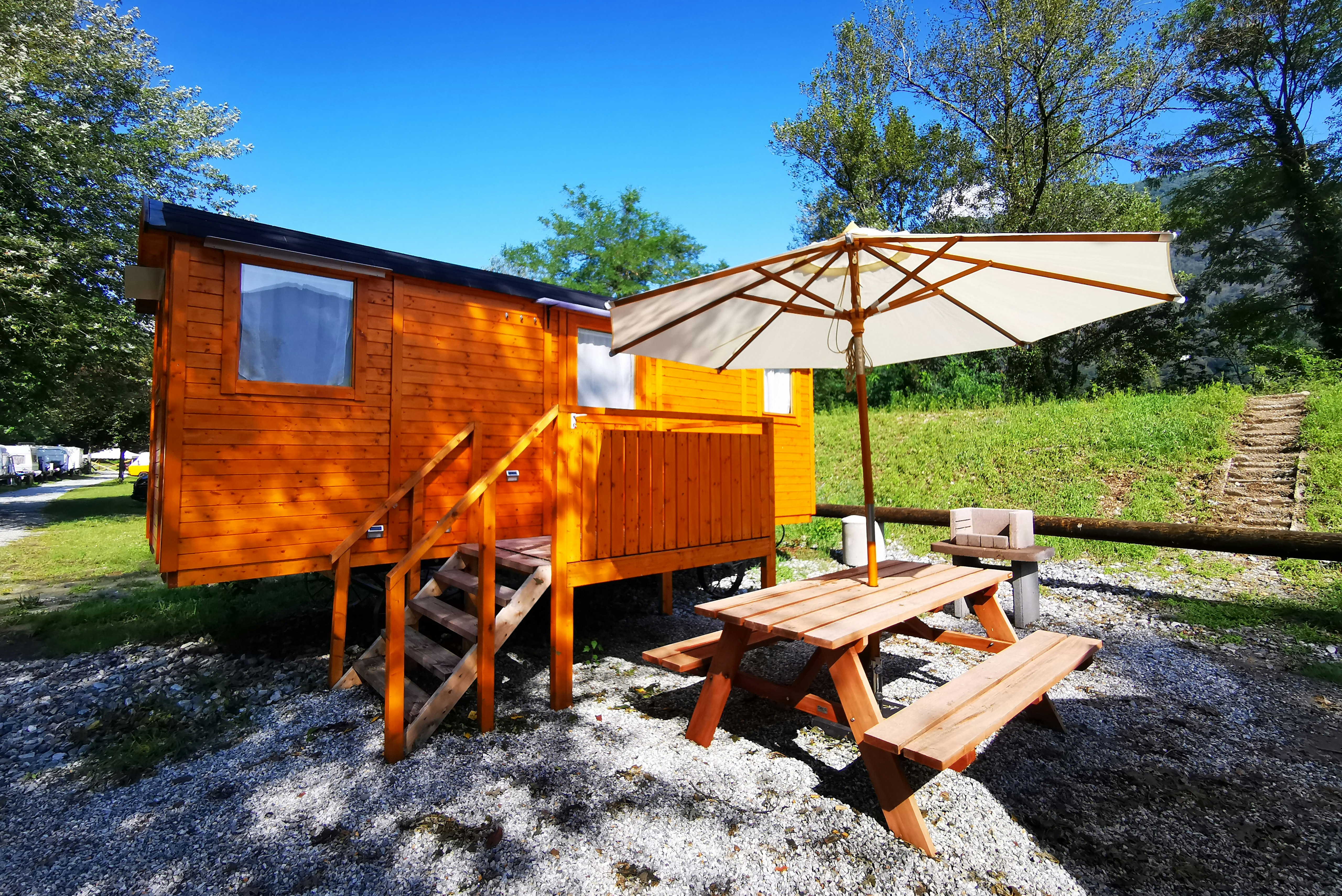 Camping Melezza  - Mobilheim mit Terrasse auf dem Campingplatz
