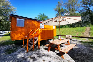 Camping Melezza - Mobilheim mit Terrasse auf dem Campingplatz