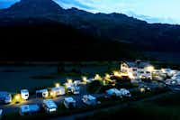Camping Zeinissee - Wohnmobil- und  Wohnwagenstellplätze bei Nacht