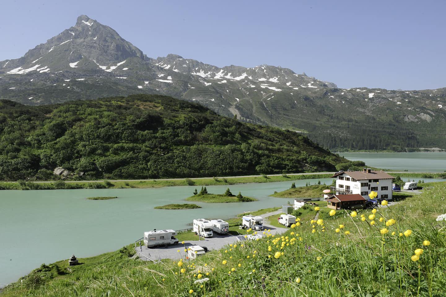 Camping Zeinissee - Wohnmobil- und  Wohnwagenstellplätze direkt am Ufer