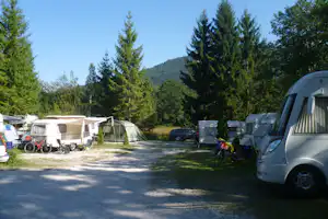 Camping Zellersee - schattiger Zelt- und Wohnmobilstellplatz auf dem Campingplatz