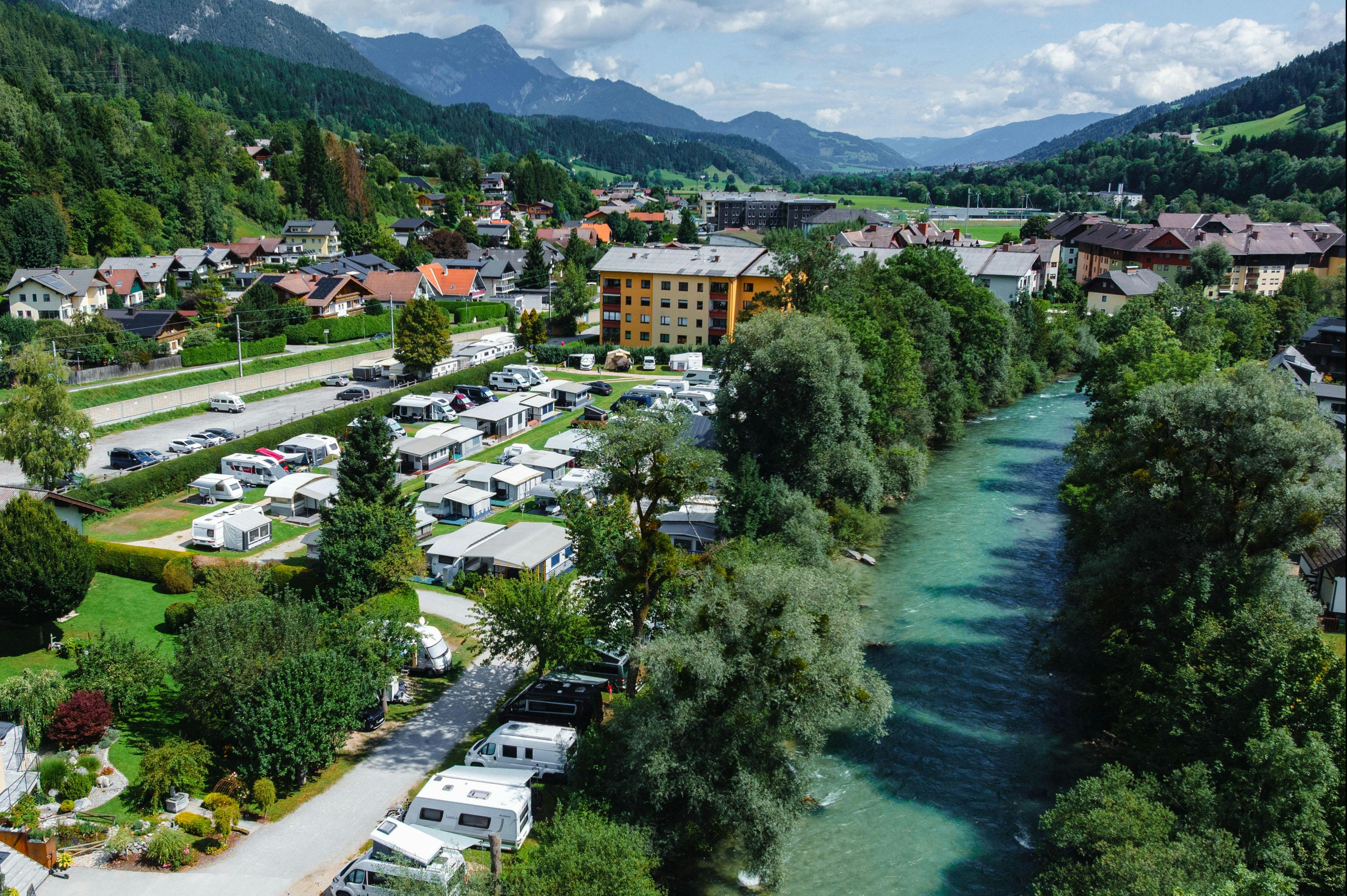 Camping Zirngast - Blick auf den Campingplatz am Fluss