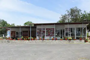 Camping Zlatna Ribka - Geschäft auf dem Campingplatz