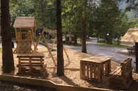Camping Zlatorog - Kinderspielplatz mit Schaukeln und Kletterburg auf dem Campingplatz