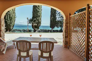 Camping Zocco - Terrasse des Bungalow Orizzonte mit Blick auf en See