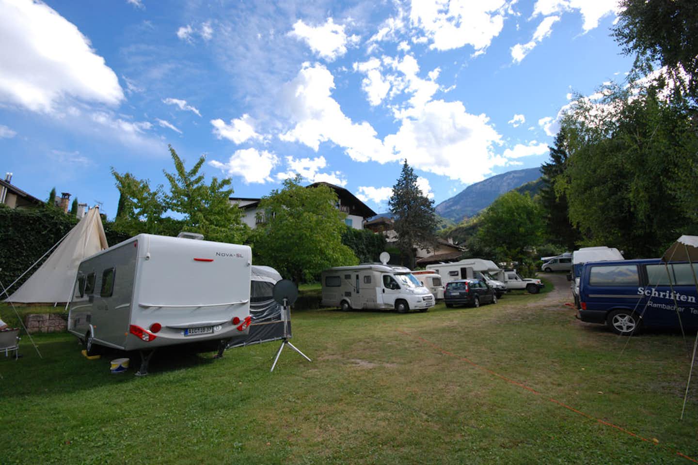 Camping zum guten Tropfen  -  Campingplatz mit Blick auf die Alpen in Südtirol