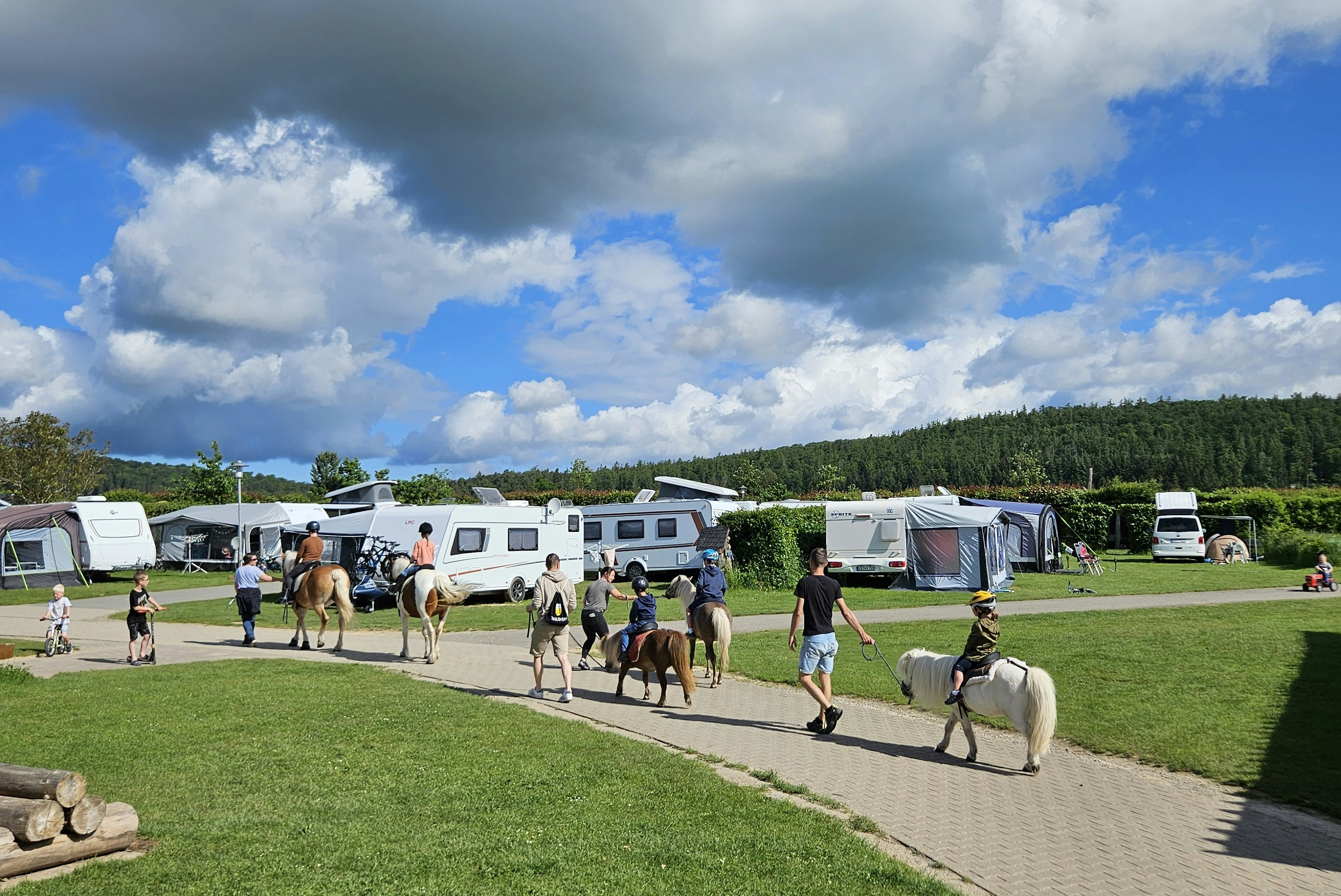 Camping Zur Hasenkammer - Ponyreiten für Kinder auf dem Campingplatz