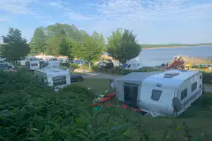 Campingplatz am Zwenzower Ufer Camping Zwenzower Ufer - Standplätze auf dem Campingplatz