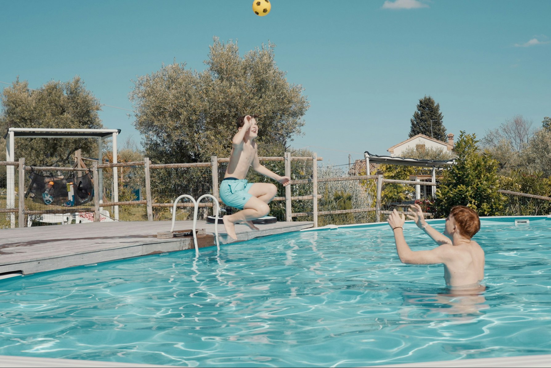 Camping44 - Poolbereich auf dem Campingplatz