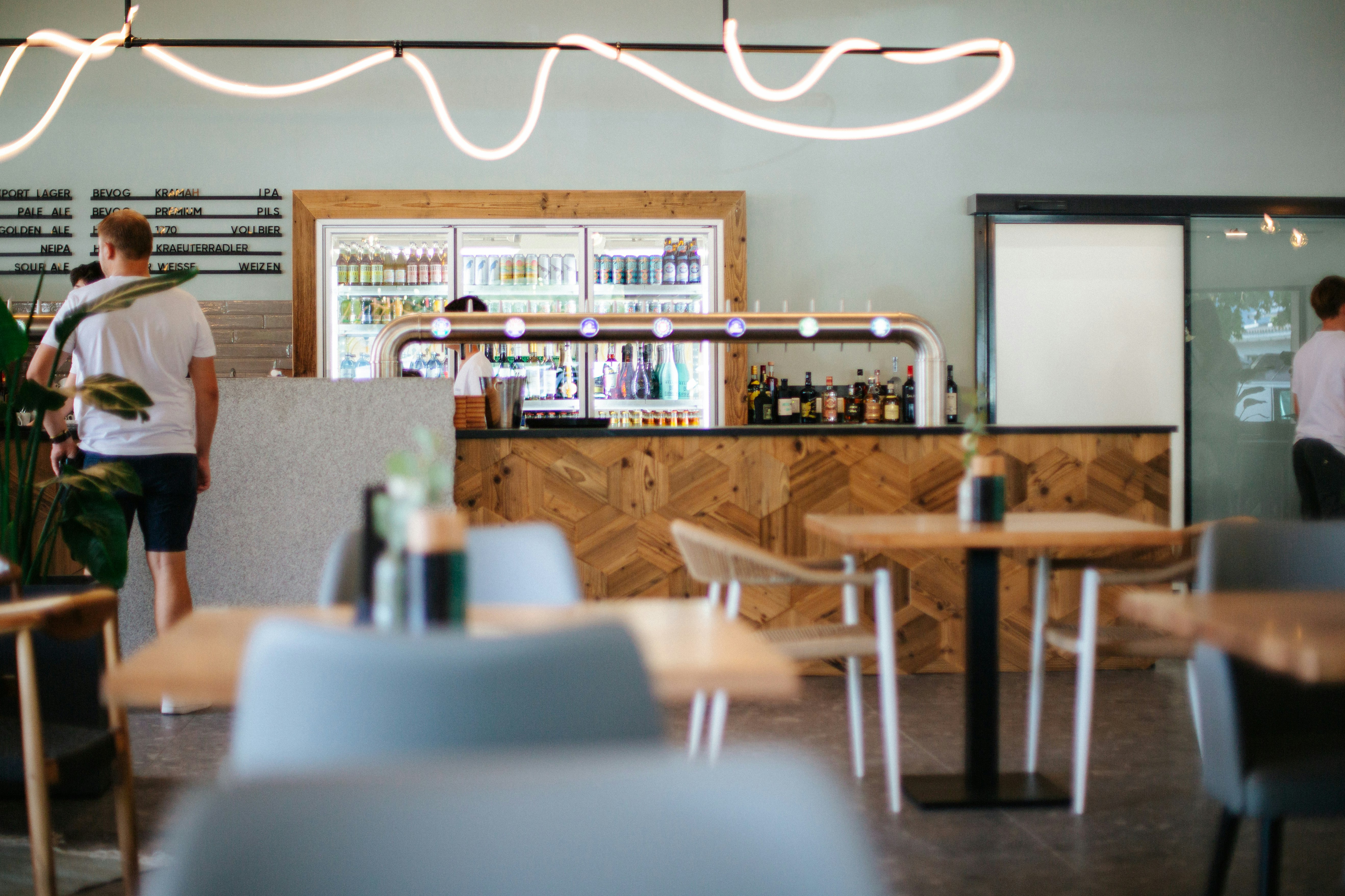 Campingbeach  CampingBad Ossiacher See - Innenansicht Restaurant Theke auf dem Campingplatz