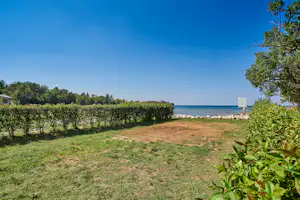 Camping Finida - Wohnwagenstellplätze mit Blick auf das Meer auf dem Campingplatz