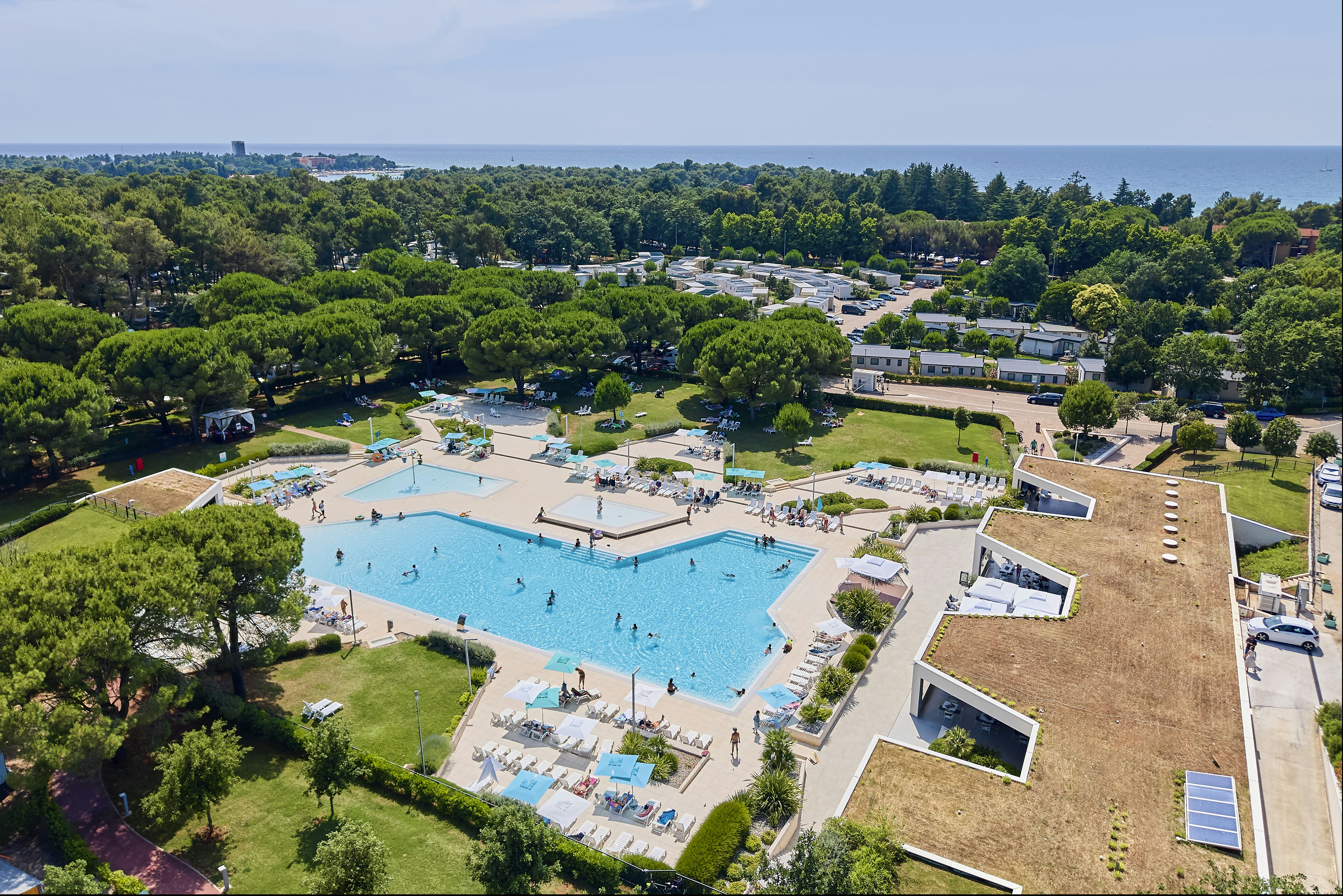 Camping Stella Maris - Blick auf das Freibad des Campingplatzes