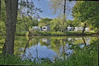 KNAUS Campingpark Bad Kissingen - Stellplätze direkt am Ufer