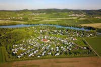 Campingpark Breitenauer See - Luftbild des Campingparks im Gruenen