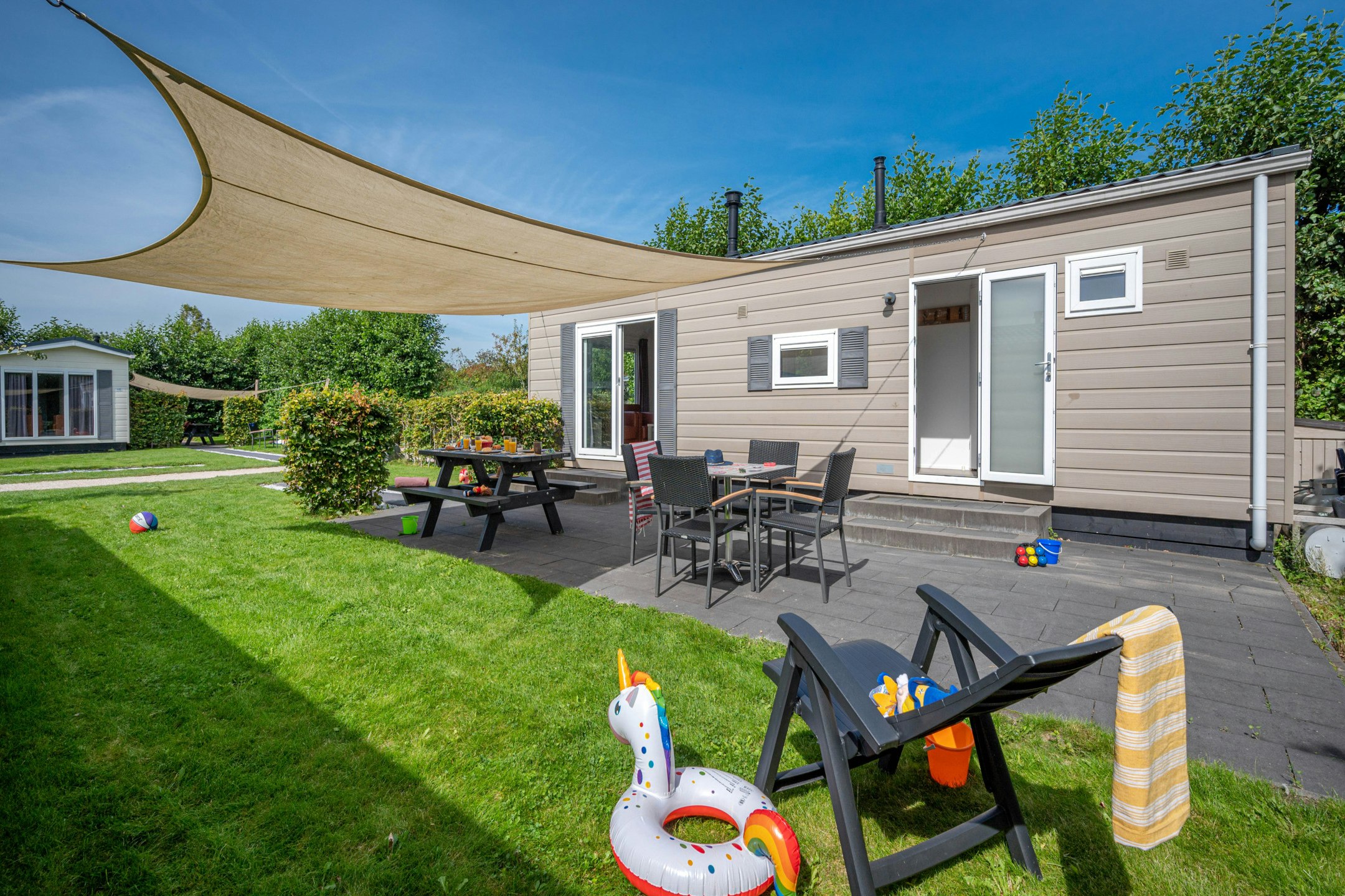 Capfun Camping De Bongerd  - Mobilheim mit Terrasse auf dem Campingplatz