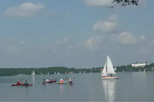 Campingpark Gut Ruhleben - Boot fahren auf dem Großen Plöner See am Campingplatz