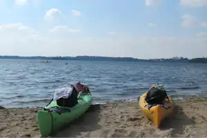 Campingpark Gut Ruhleben - Kanu fahren auf dem See am Campingplatz