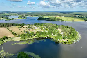 Campingpark Halbinsel Raatsch - Luftaufnahme des Campingplatzes auf der Halbinsel