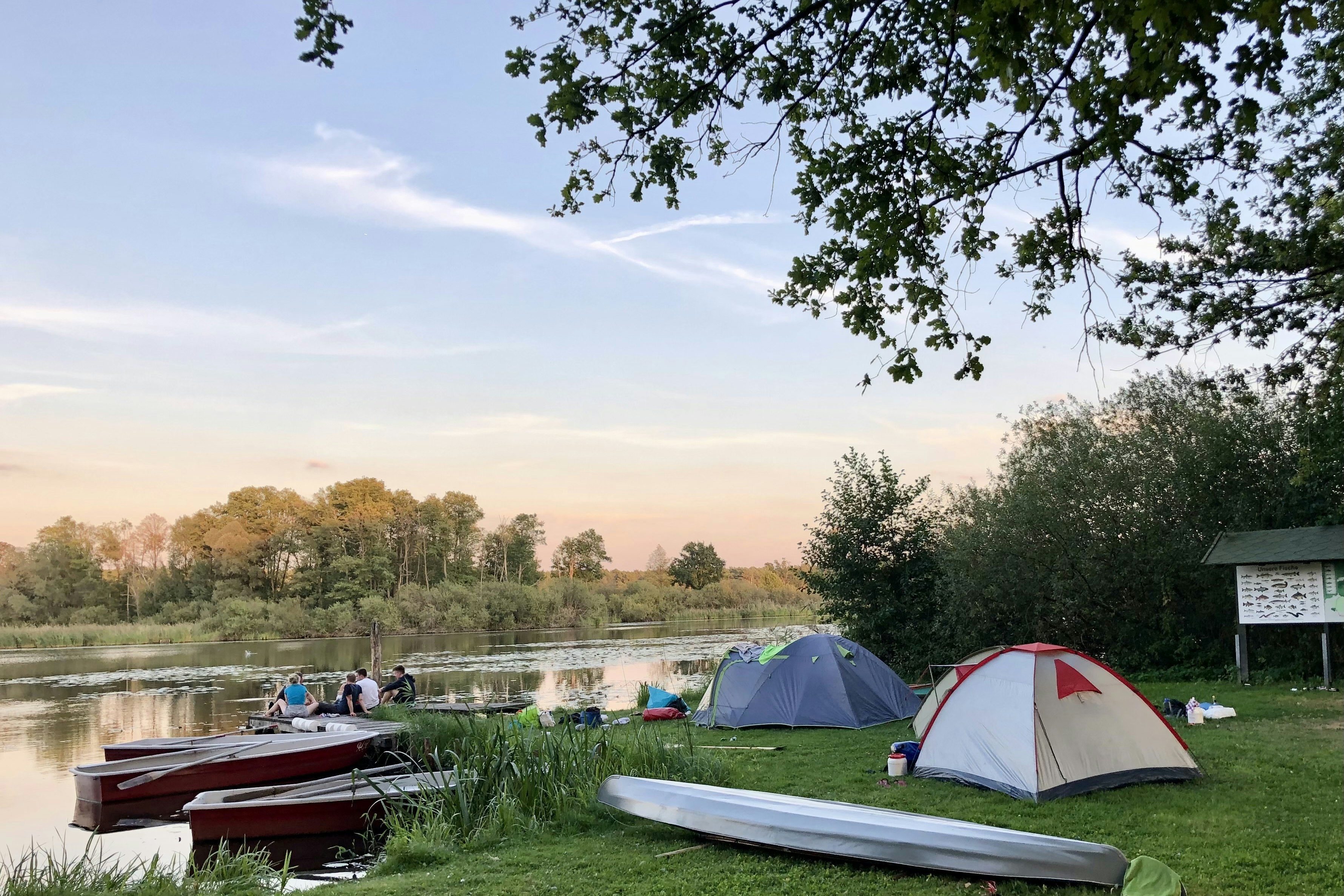 Campingpark Halbinsel Raatsch - Blick auf die Zeltplätze direkt am Wasser