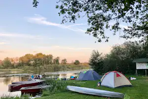 Campingpark Halbinsel Raatsch - Blick auf die Zeltplätze direkt am Wasser