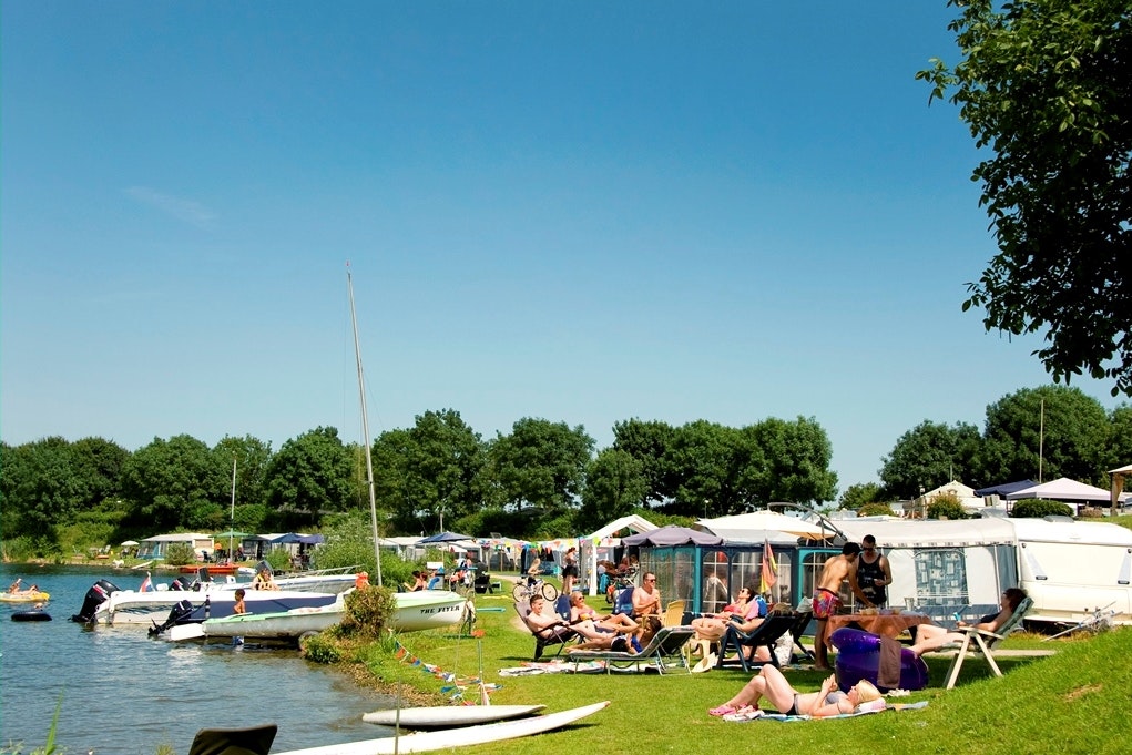 Camping Groene Eiland  Campingpark Het Groene Eiland - Wohnmobil- und  Wohnwagenstellplätze auf dem Campingplatz