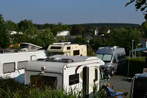 Campingpark Hochsauerland - Wohnwagenstellplatz und Wohnmobilstellplatz vom Campingplatz