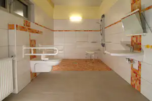 Campingpark Hofgut Schönerlen - Behinderten-Toilette und -Dusche