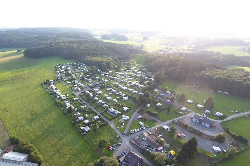 Campingpark im Bergischen Land  -  Luftaufnahme vom Campingplatz