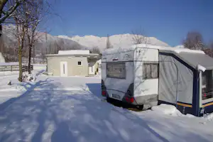 CampingPark Imst-West - Wohnwagen und Ferienhaus im Winter