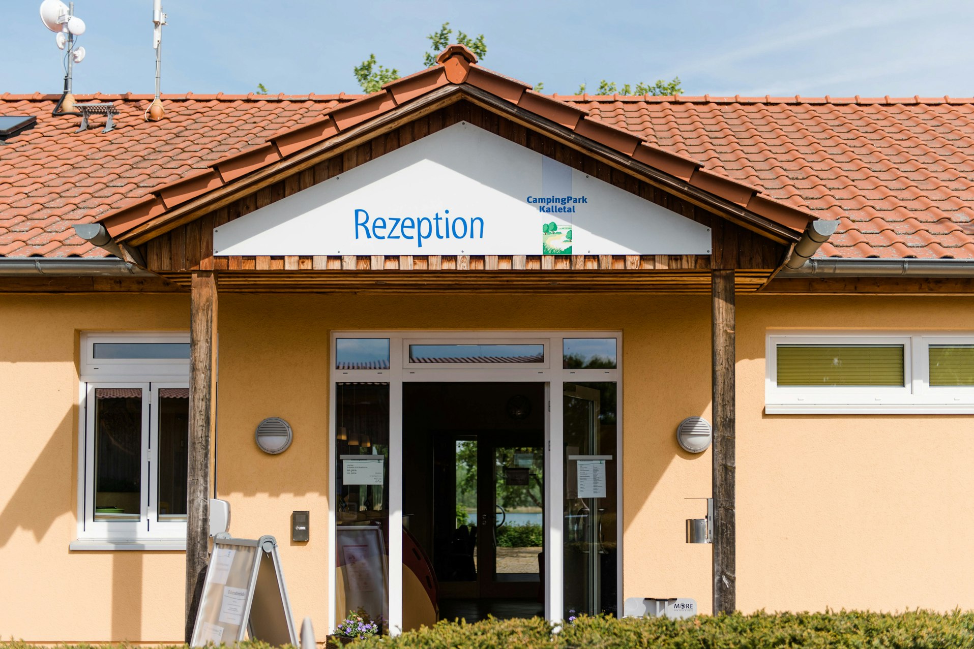 Campingpark Kalletal - Außenansicht des Sanitärgebäudes