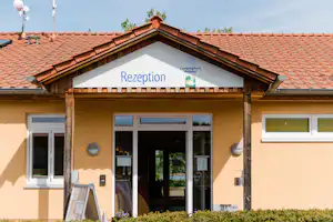Campingpark Kalletal - Außenansicht des Sanitärgebäudes