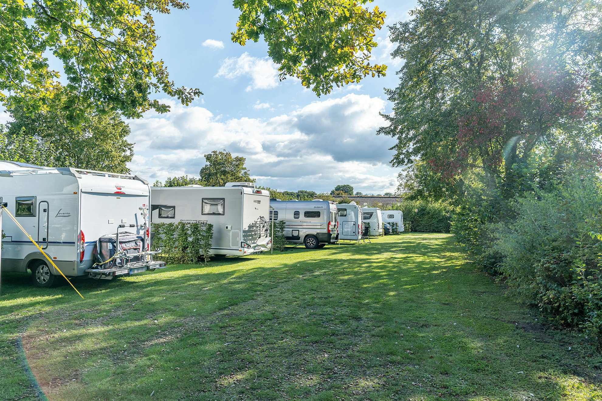 Campingpark Kerstgenshof - Standplätze auf der Wiese auf dem Campingplatz