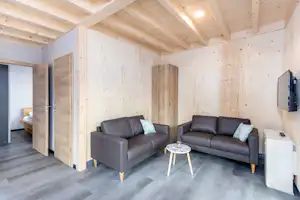Campingpark Kronenburger See - Wohnbereich in einem Mobilheim auf dem Campingplatz