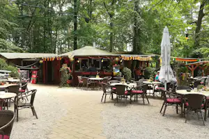 Campingpark Meyer zu Bentrup - Restaurant vom Campingplatz mit Terrasse zwischen Bäumen