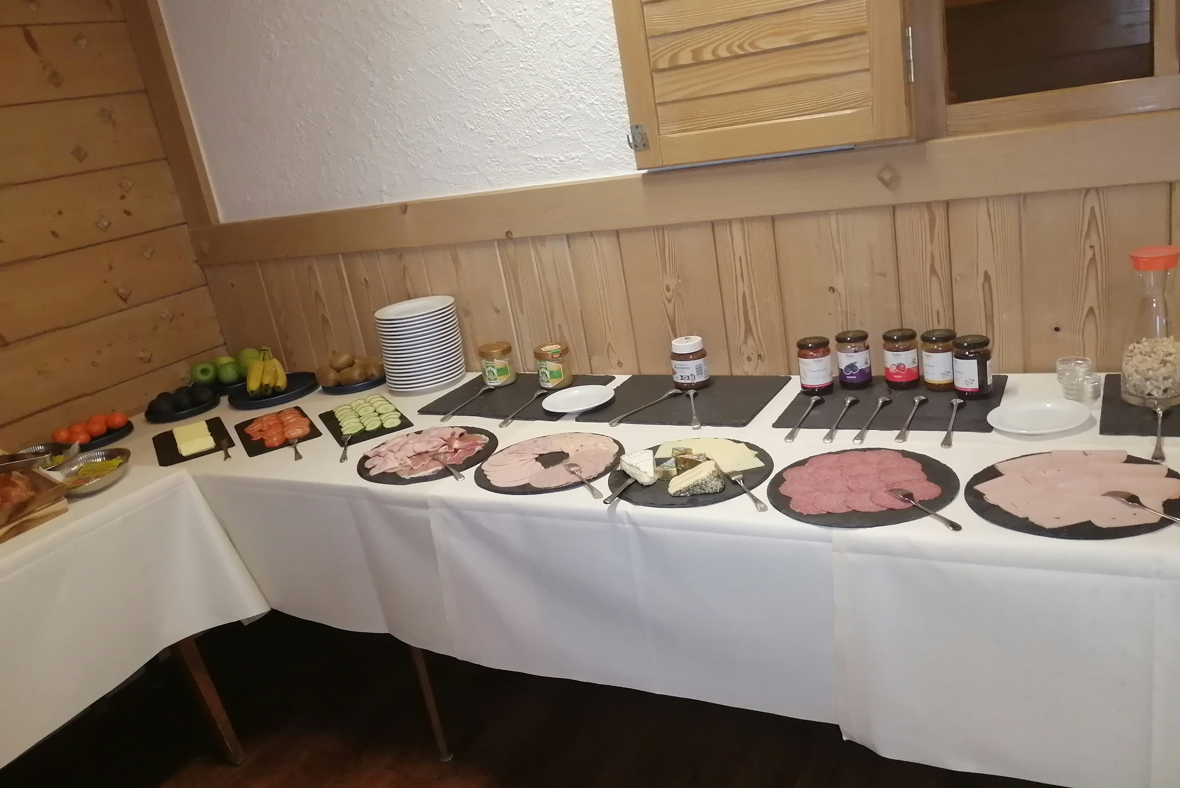 Campingpark Ohmbachsee - Frühstücksbuffet auf dem Campingplatz