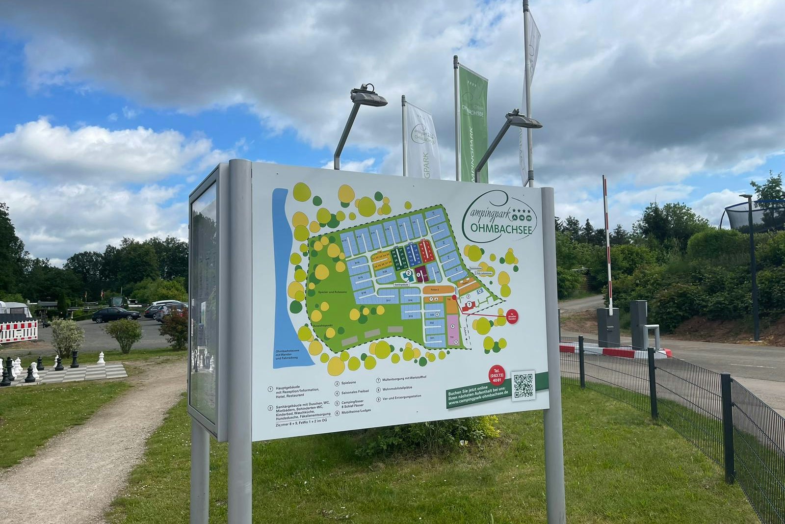 Campingpark Ohmbachsee - Platzplan und Schrankeneinfahrt auf dem Campingplatz