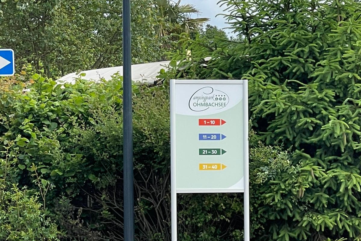 Campingpark Ohmbachsee - Wegweiser auf dem Campingplatz