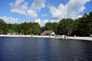 Campingpark Ottermeer - Blick auf den Badestrand am See